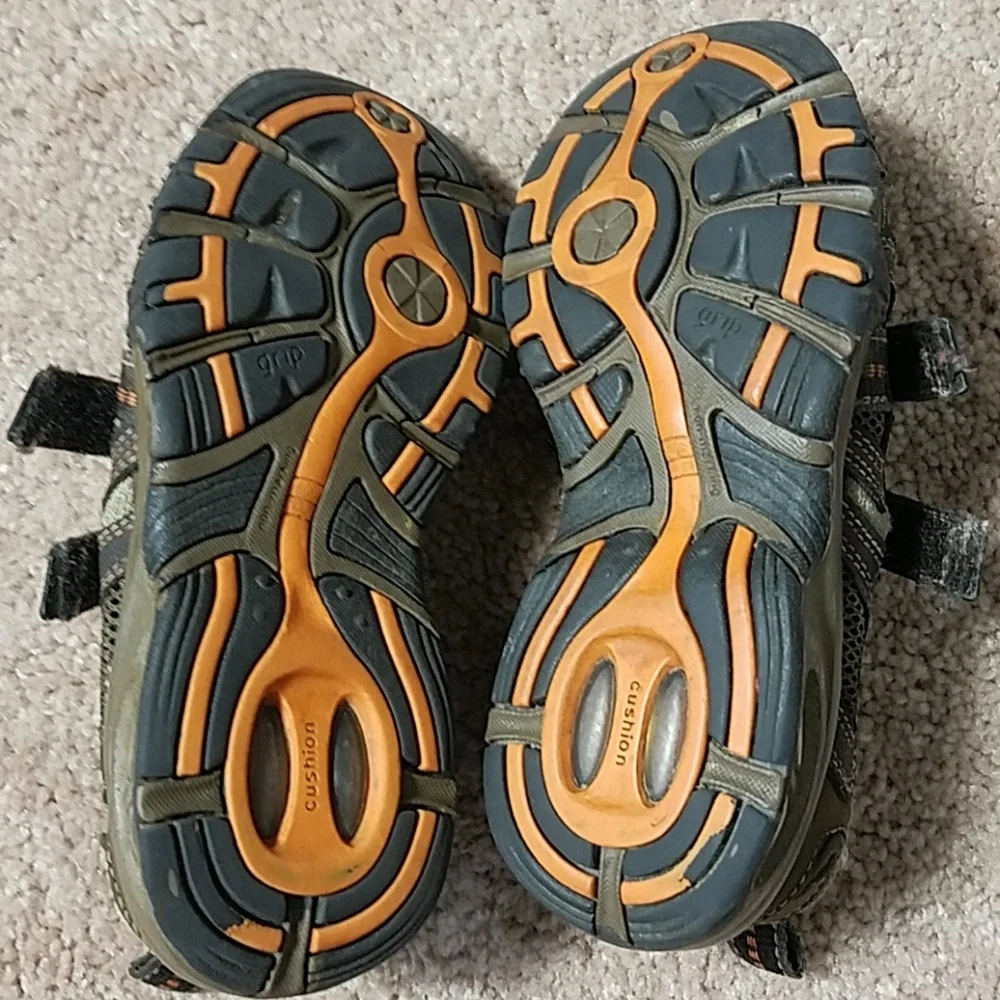 Kids brown water shoes